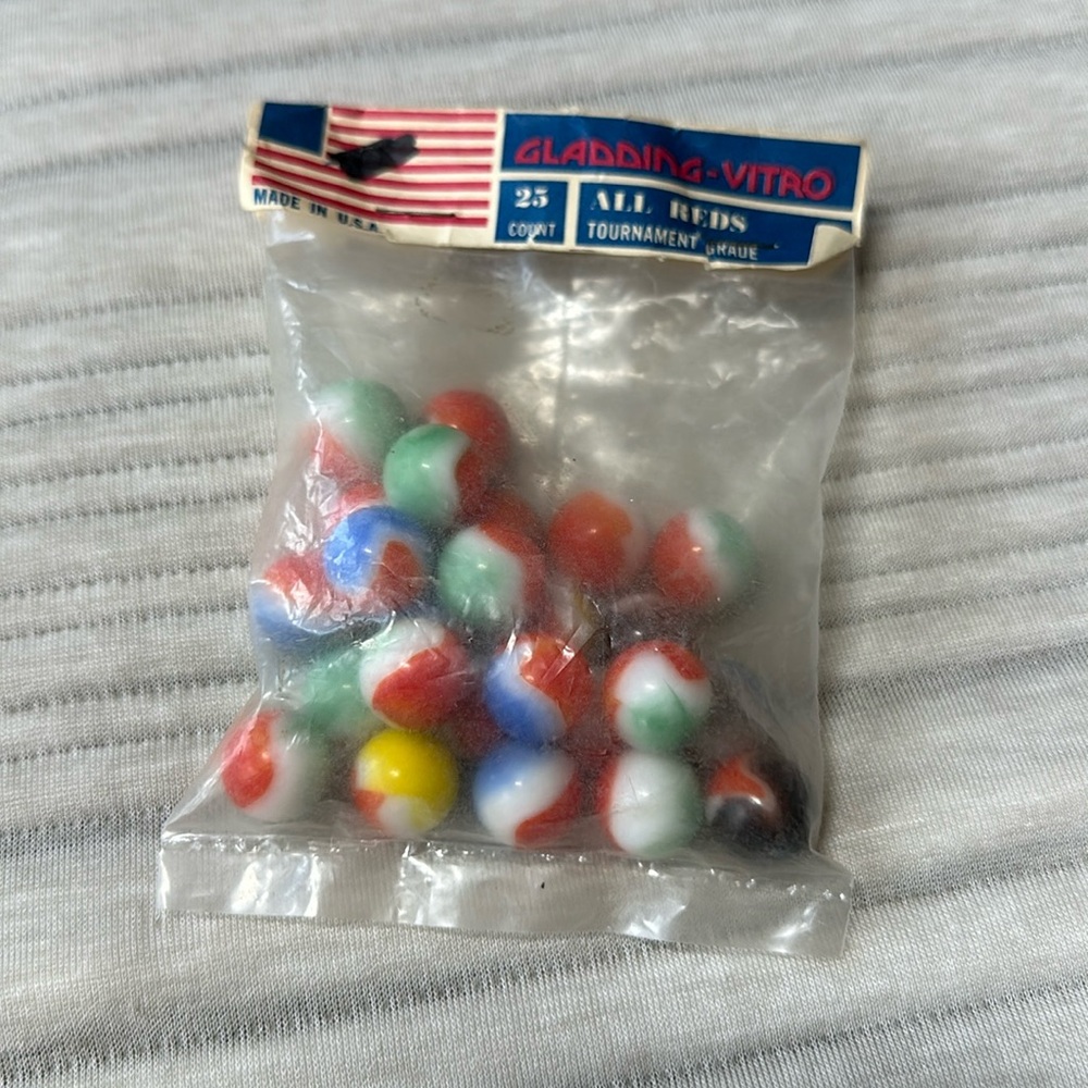 Gladding-vitro all reds 25 marbles